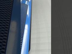 Станок для резки вельвета работает 3